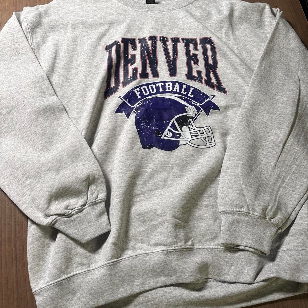 Gray Gildan crewneck sweatshirt size L